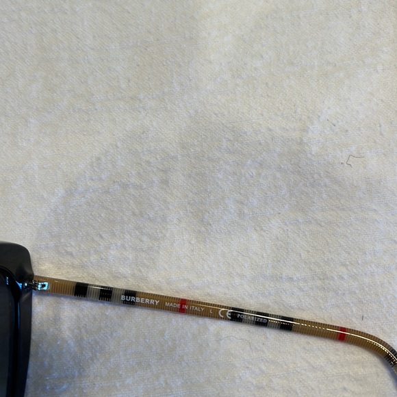 EUC Womens Burberry Caroll Sunglasses - Picture 6 of 7